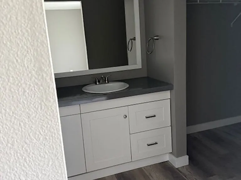 249-Nola Place Apartments — Photo 14