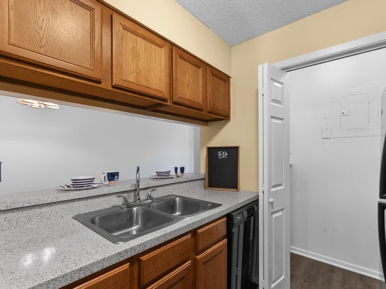 The Rooke (Classic) - 2 Bed / 2 Bath - 1,066-1,096 Sq.Ft.