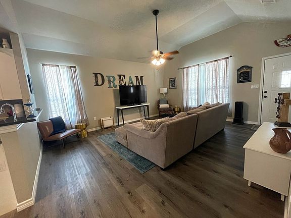5th image of 313 Canyon Springs Dr