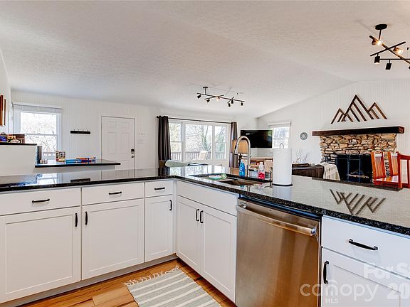 5th image of 208 Altamahaw Ave