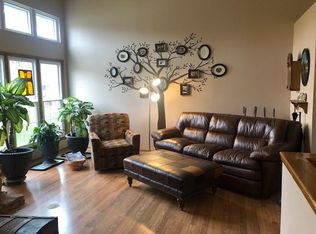 8117 Cobblestone Rd, Urbandale, IA 50322