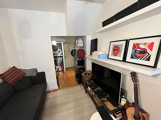 Rented by Compass | media 12