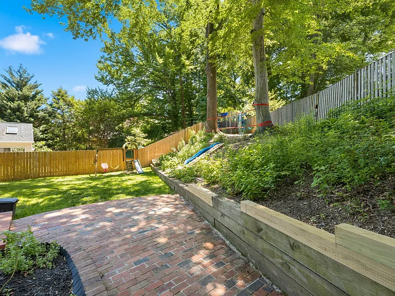 3604 Husted Dr — Photo 34