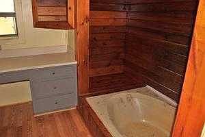 tub in master bath