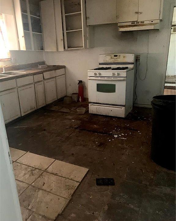2nd image of 1125 Garland Ave