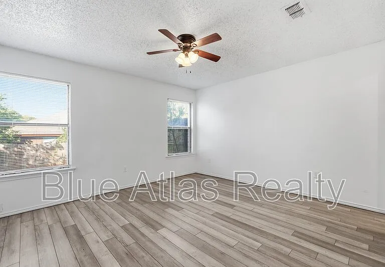 2747 Countryside Ln — Photo 9