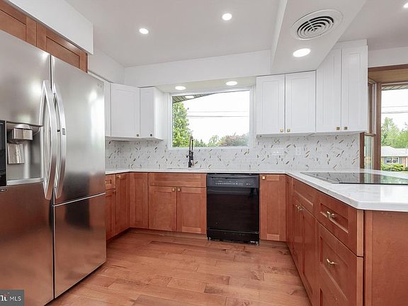 2nd image of 2811 Bryant St