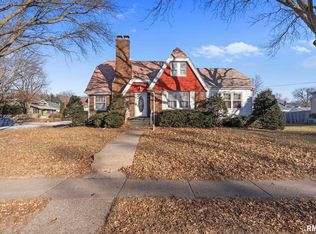 810 Holmes St, Bettendorf, IA