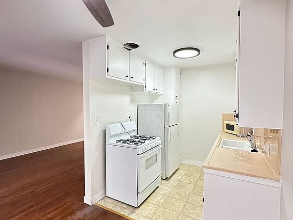5th image of 1015 E Appleton St APT 3