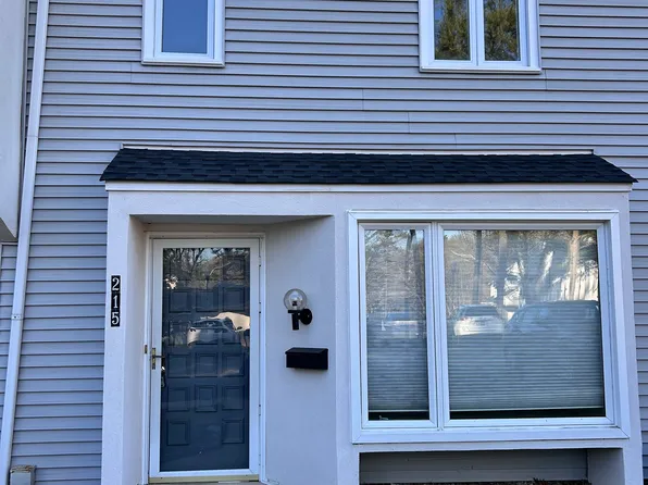 215 E Chelsea Cir, Newtown Square, PA 19073