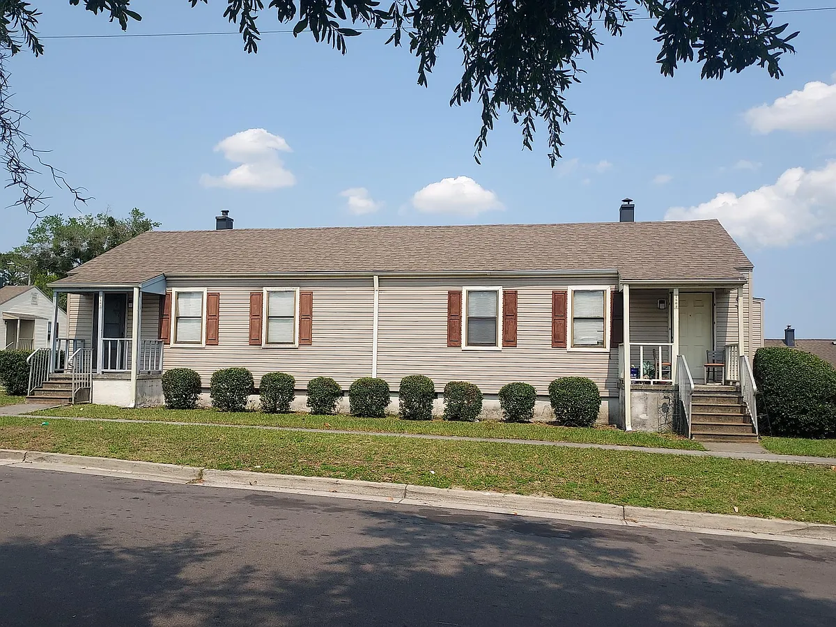 Building Photo - Lakeside Villas Apartments