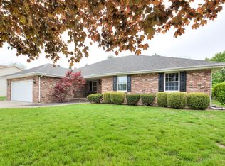 2907 Carlene Dr, Bloomington, IL
