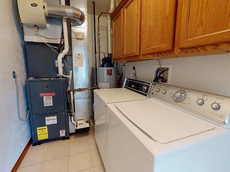 402 N Lafayette St — Photo 17