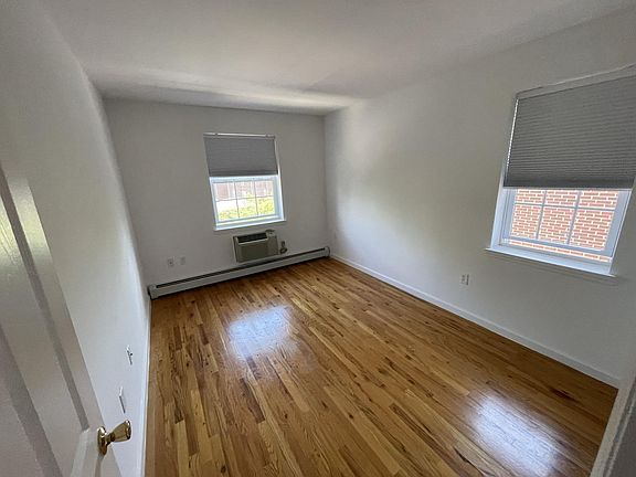 3rd image of 1530 Waring Ave #2