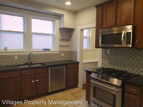 3rd image of 1071 Van Dyke St APT 1