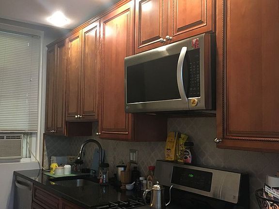 5th image of 937 N 4th St #10921860