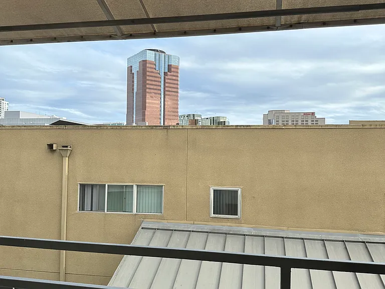 720 W 4th St #409 — Photo 23