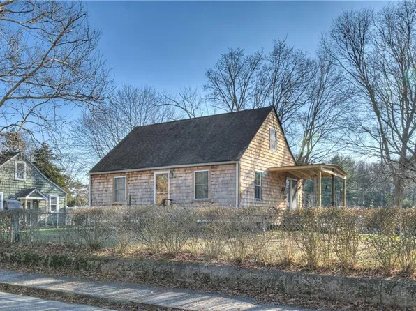 88 School St, North Kingstown, RI 02852