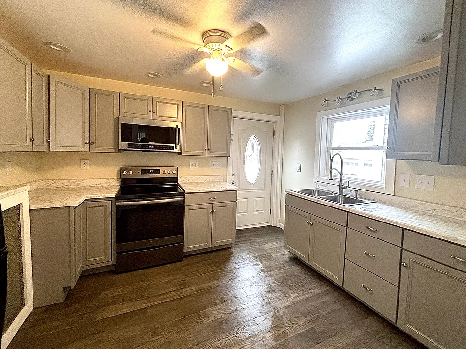 107 N Main St #107