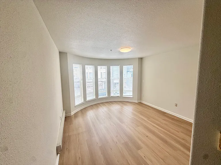 405 12th Ave #201 — Photo 25