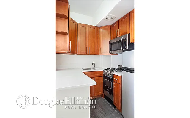 Rented by Douglas Elliman | media 20