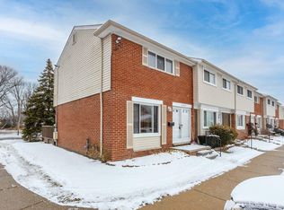 8329 Busko Cir, Warren, MI 48093