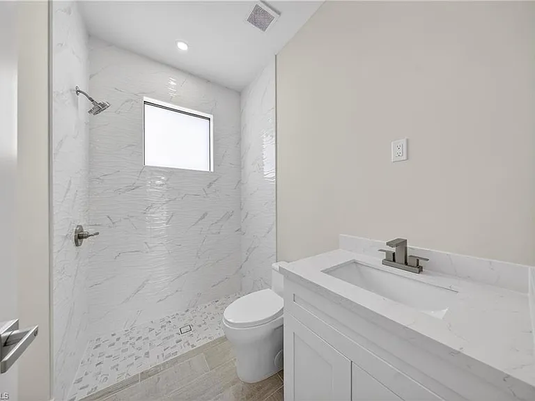 821 Moore Ave — Photo 36