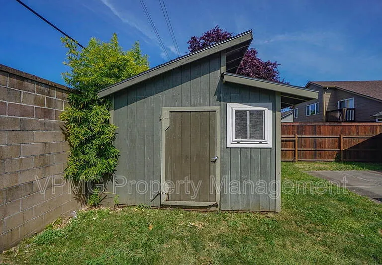 16404 NE 67th St — Photo 37