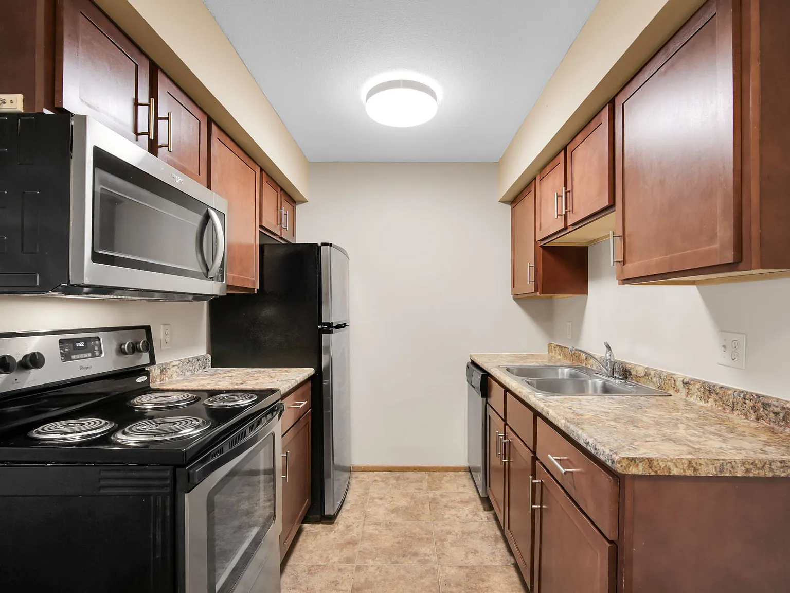Town Terrace Apartments — Photo 3