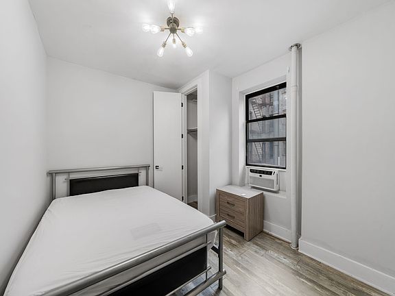 4th image of 2377 Belmont Ave #2