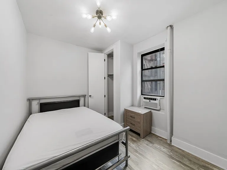 2377 Belmont Ave — Photo 17