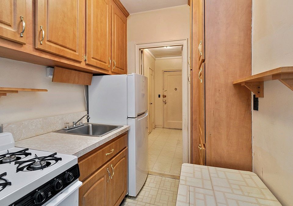 1st image of 165 W 20th St APT 6C