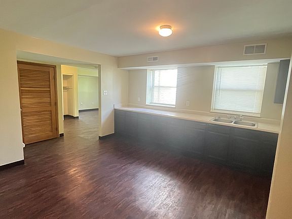 3rd image of 5578 Gardenhill Ln