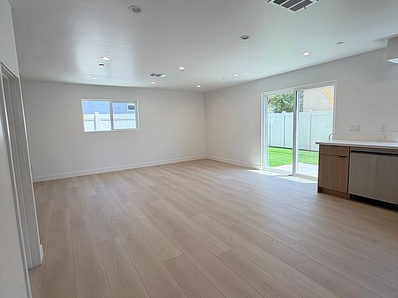 5th image of 11479 W Erwin St