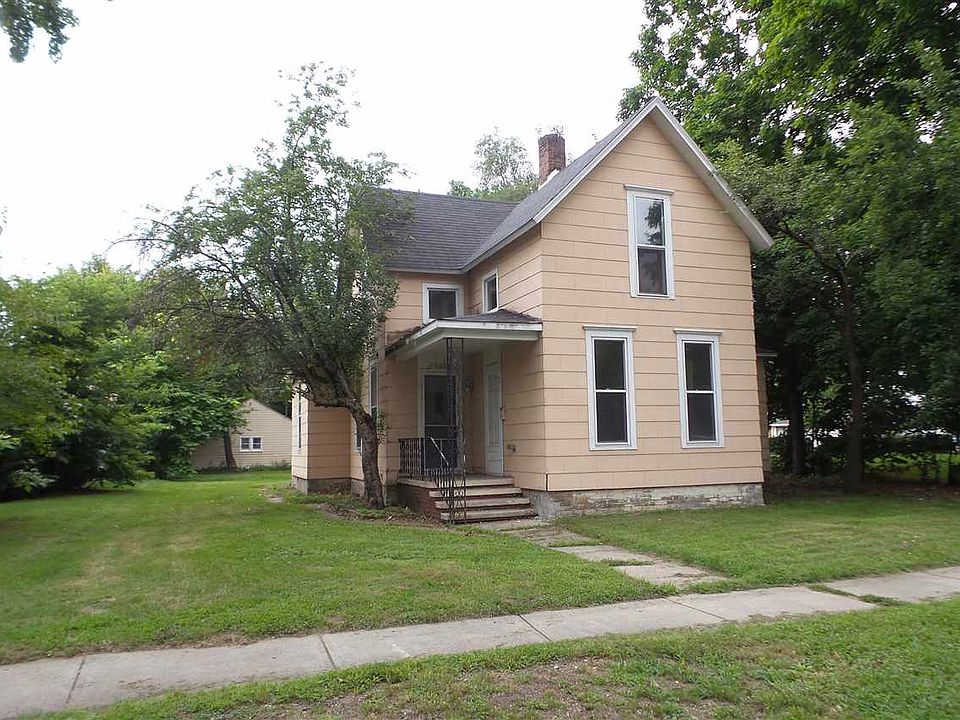2nd image of 909 W Blaine Ave