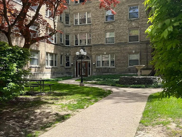 Elliott Apartments — Photo 44