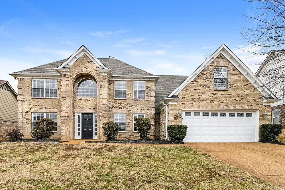 3 bed, 2.0 bath, 2927 sqft, $3,340 — Photo 1
