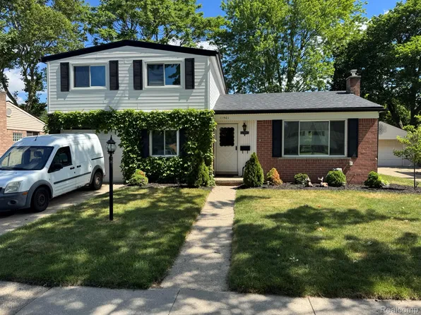 11501 Delvin Dr, Sterling Heights, MI 48314