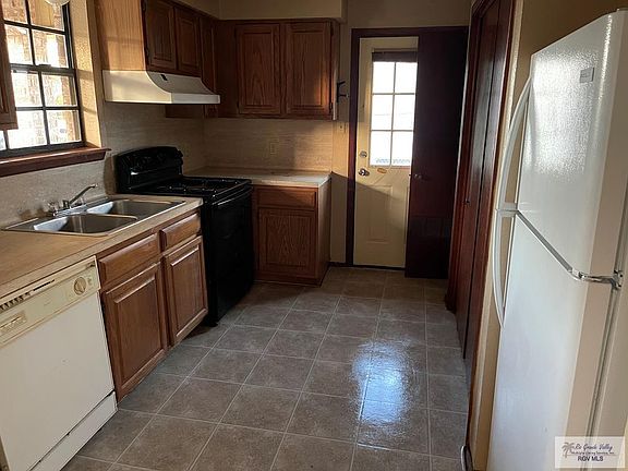 4th image of 1226 E Taylor Ave