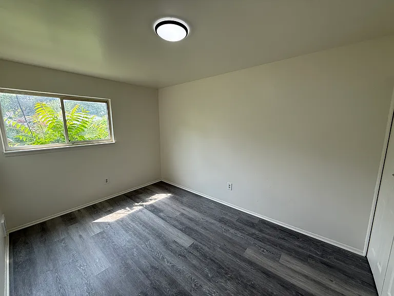 20748 Woodward St — Photo 6