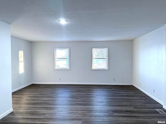 4th image of 504 Sir Galahad St