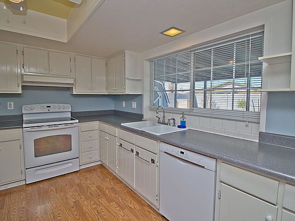 3rd image of 4604 W Vogel Ave