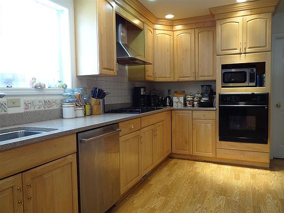 5th image of 2004 Balsam Ln