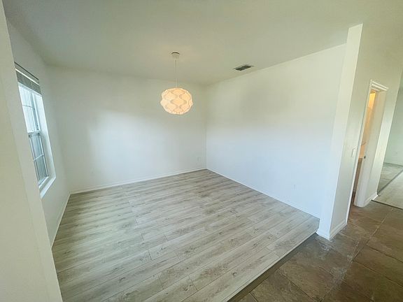 3rd image of 16616 Broadford Ln