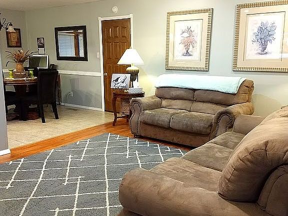 4th image of 914 Carolyn Dr