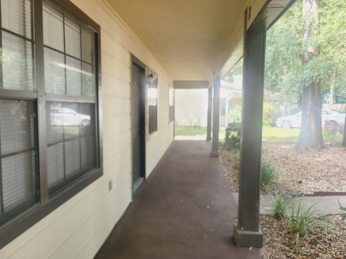 Lovely Nw 3/2 W/ Huge Fenced Yard, Washer/Dryer, & Solid Floors Throughout! Avail Now For $1600/M... — Photo 2