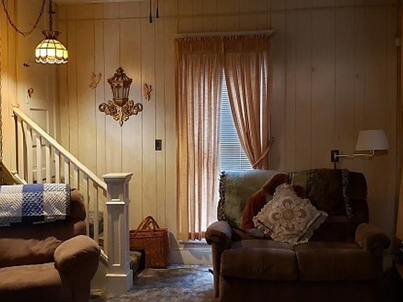 5th image of 1015 W Powers St