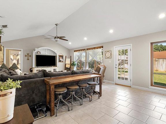 4th image of 317 Dogwood Ln