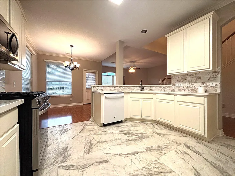 9514 Leaning Tree Ln — Photo 13