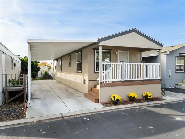 900 Old Stockton Rd #203, Oakdale, CA 95361